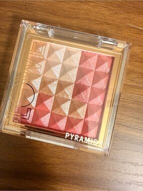 Flower Beauty Pyramid Multi-Tone Shimmer Blush - Pink & Peach